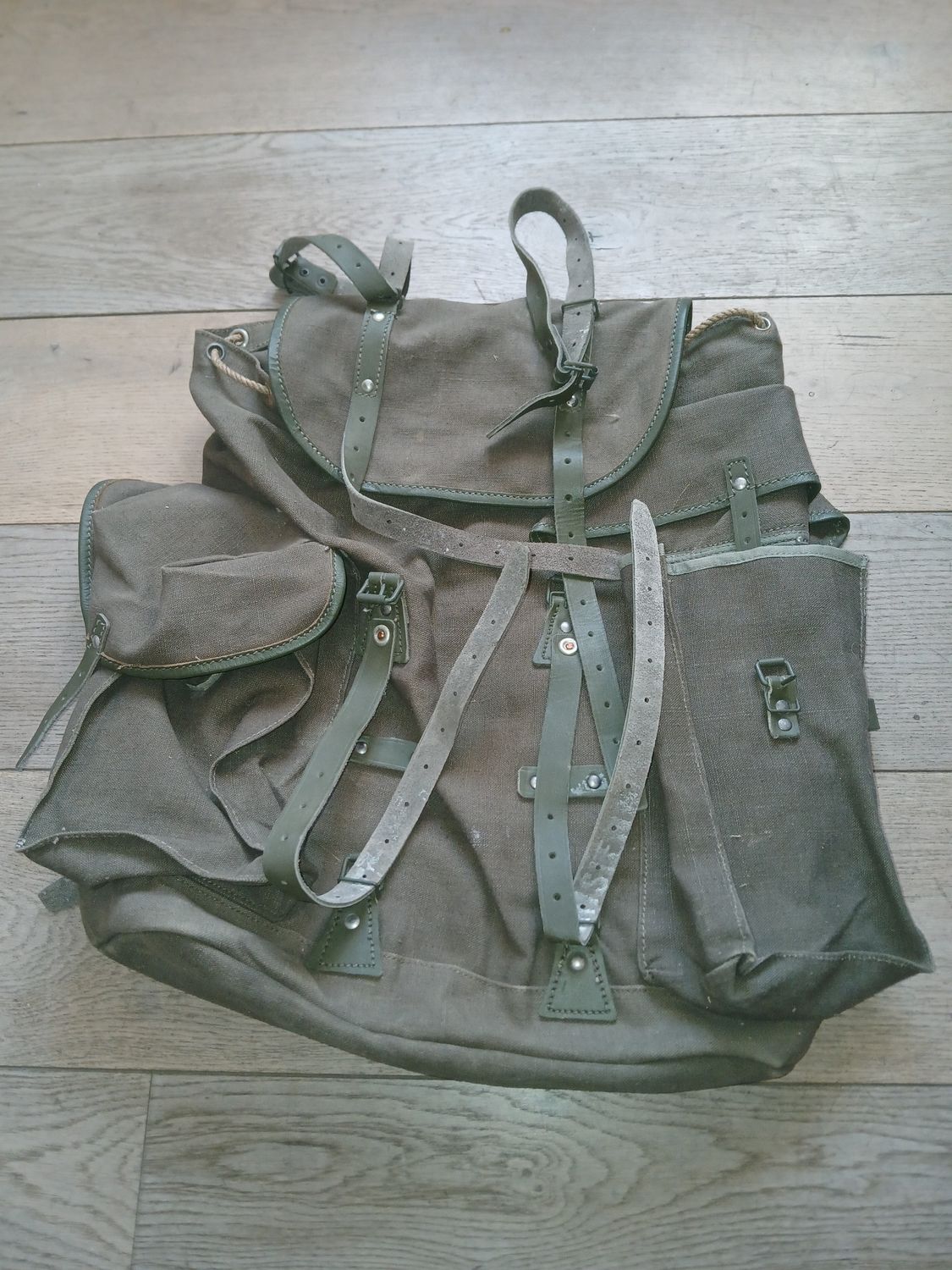 Sac à dos Bergam armée française . Sac à dos Bergam armée française .