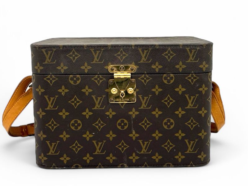 LOUIS VUITTON beauty rigido LOUIS VUITTON beauty rigido