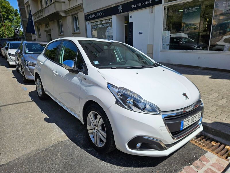 PEUGEOT 208 Style 1.2l essence PEUGEOT 208 Style 1.2l essence