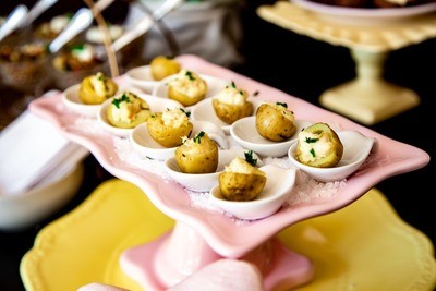 Baby Batatas com Brandade cremoso de Bacalhau e Crisps de Alho
