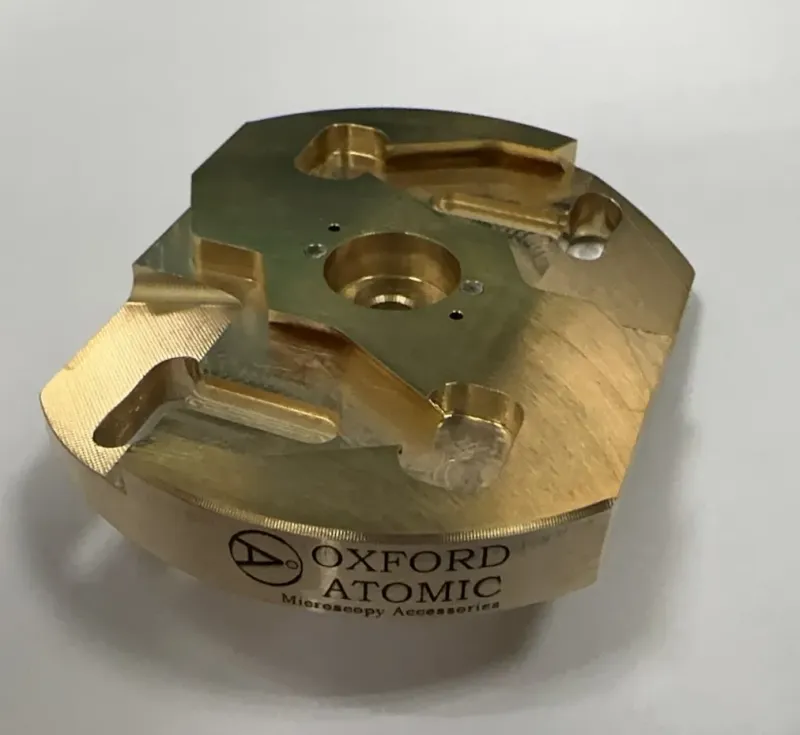 Dual-puck holder for SEM/FIB