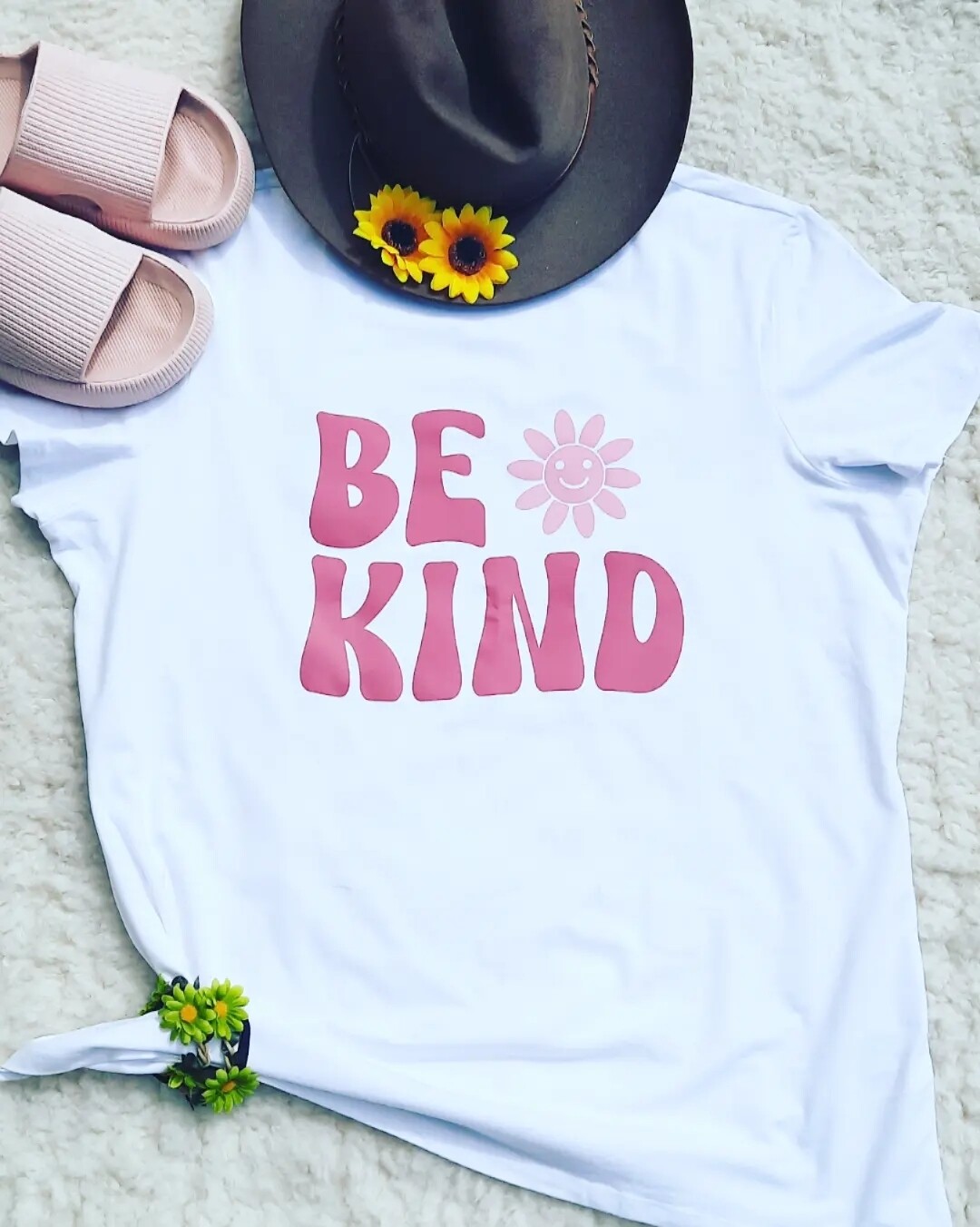 Be Kind T-shirt - Pretty in Pink