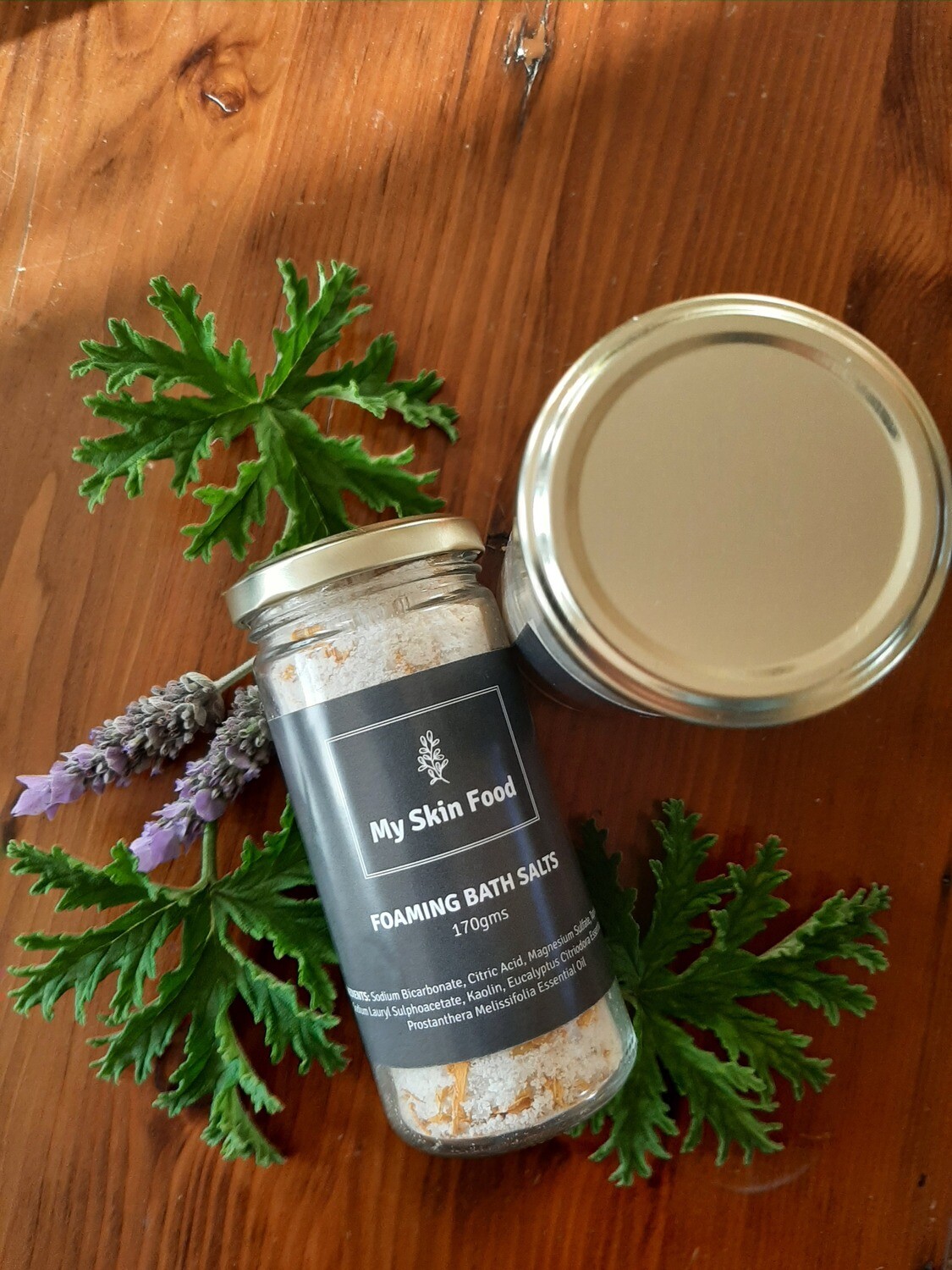 Foaming bath salts