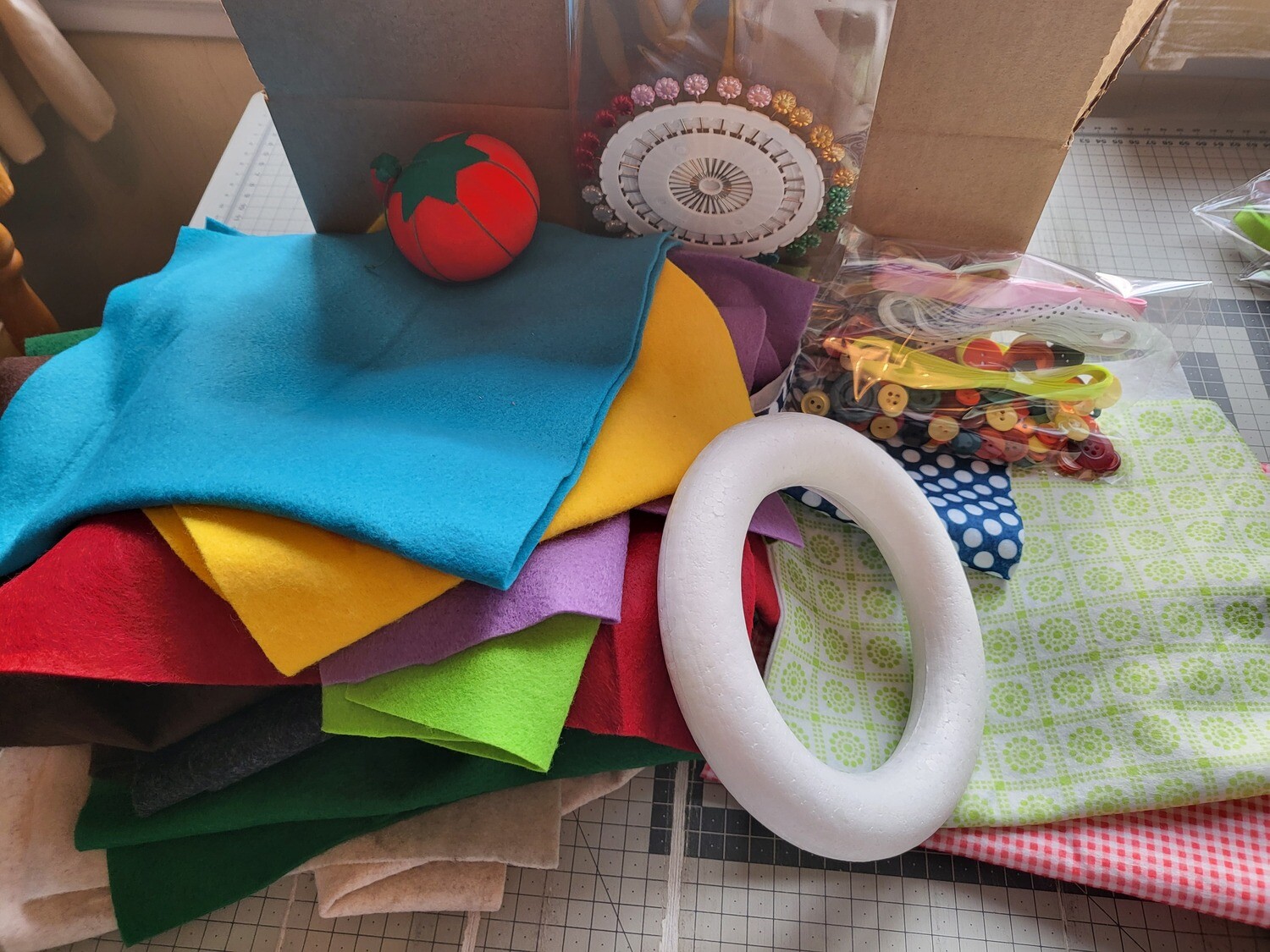 Craft felt- Offcuts, roll ends & craft supplies Box