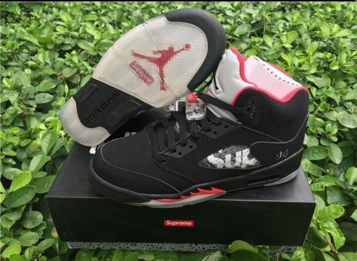 Air Jordan 5 x Supreme