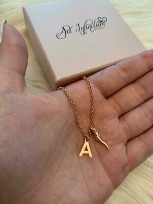 ​Collana lettera e corno