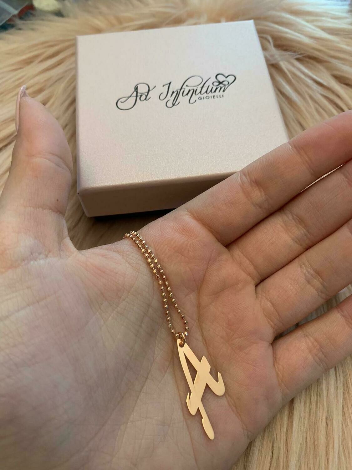 ​Collana pallinata con lettera personalizzata