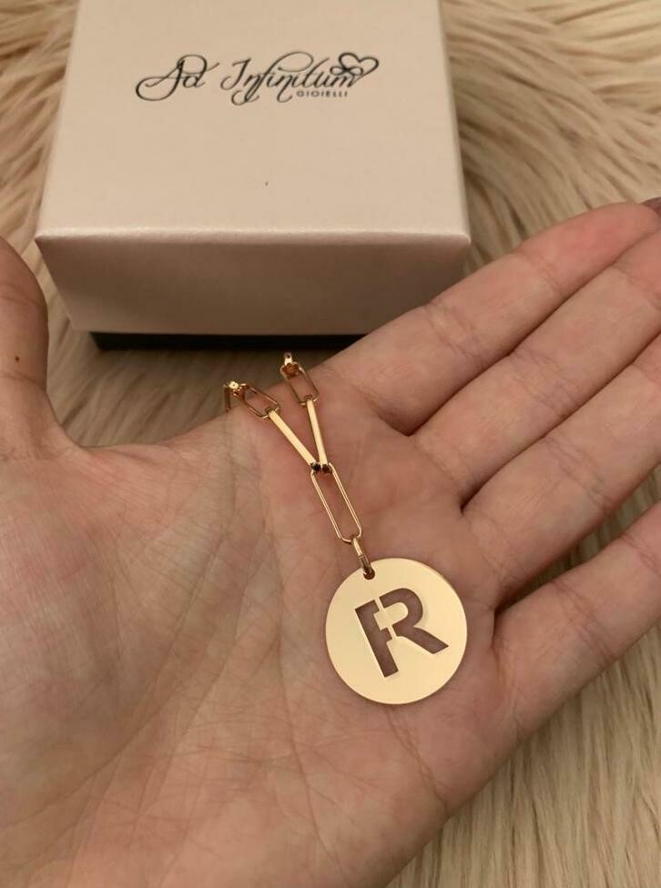 Collana rettangolare con iniziale