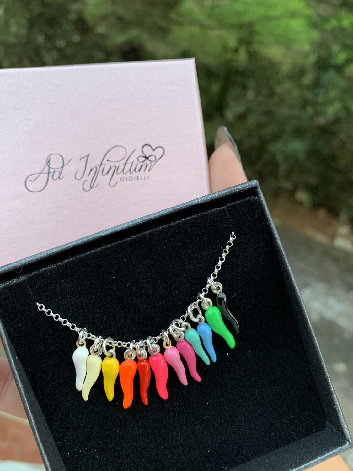 Collana semplice con corno colorato