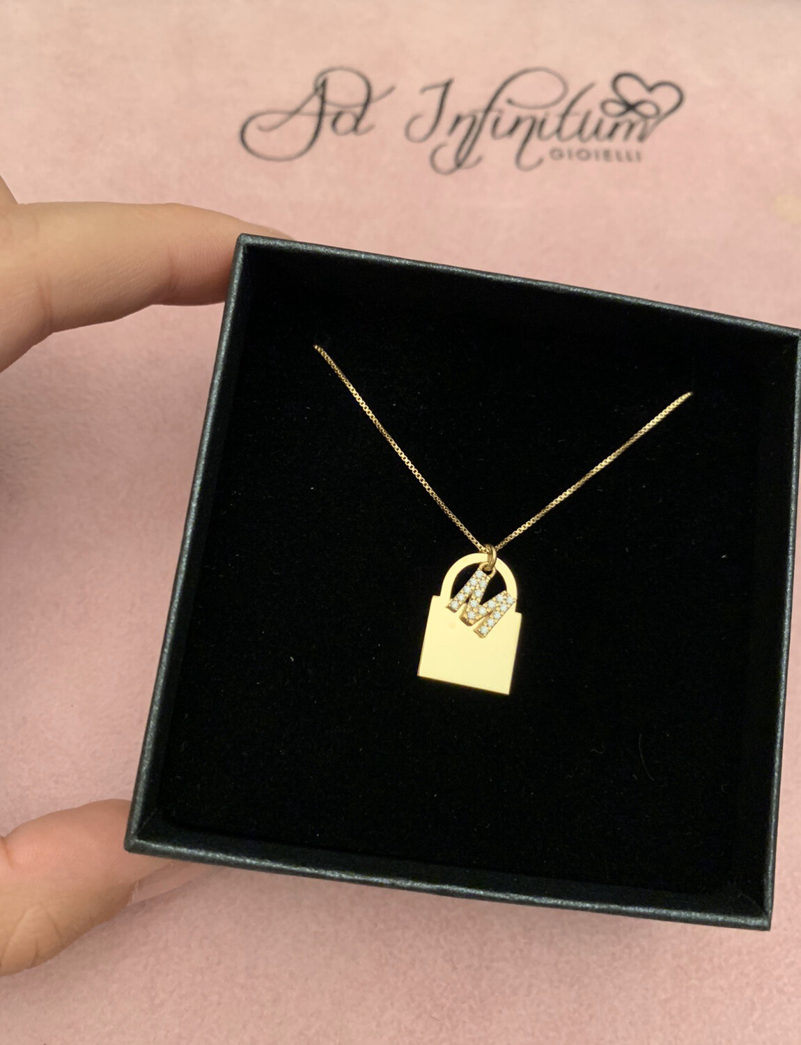 Collana Lucchetto ed iniziale zirconi Collana Lucchetto ed iniziale zirconi