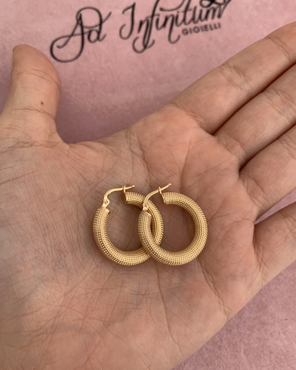 Orecchini puntinati opachi 1.5cm 