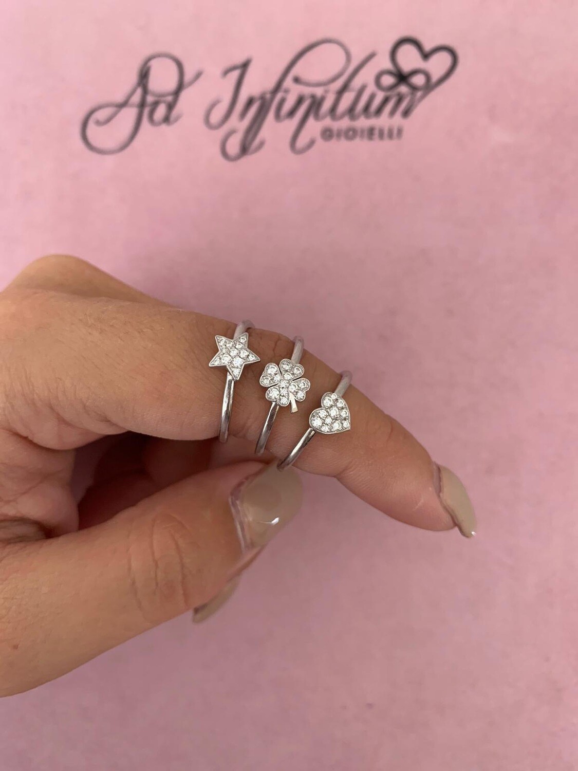 Anello Simbolo Zirconi