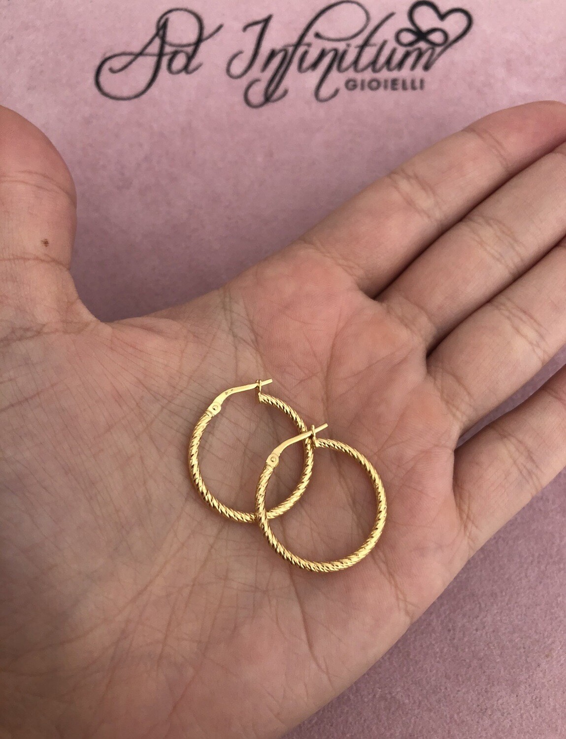 Orecchini Canna Intrecciata Diamantata 2 Cm Orecchini Canna Intrecciata Diamantata 2 Cm