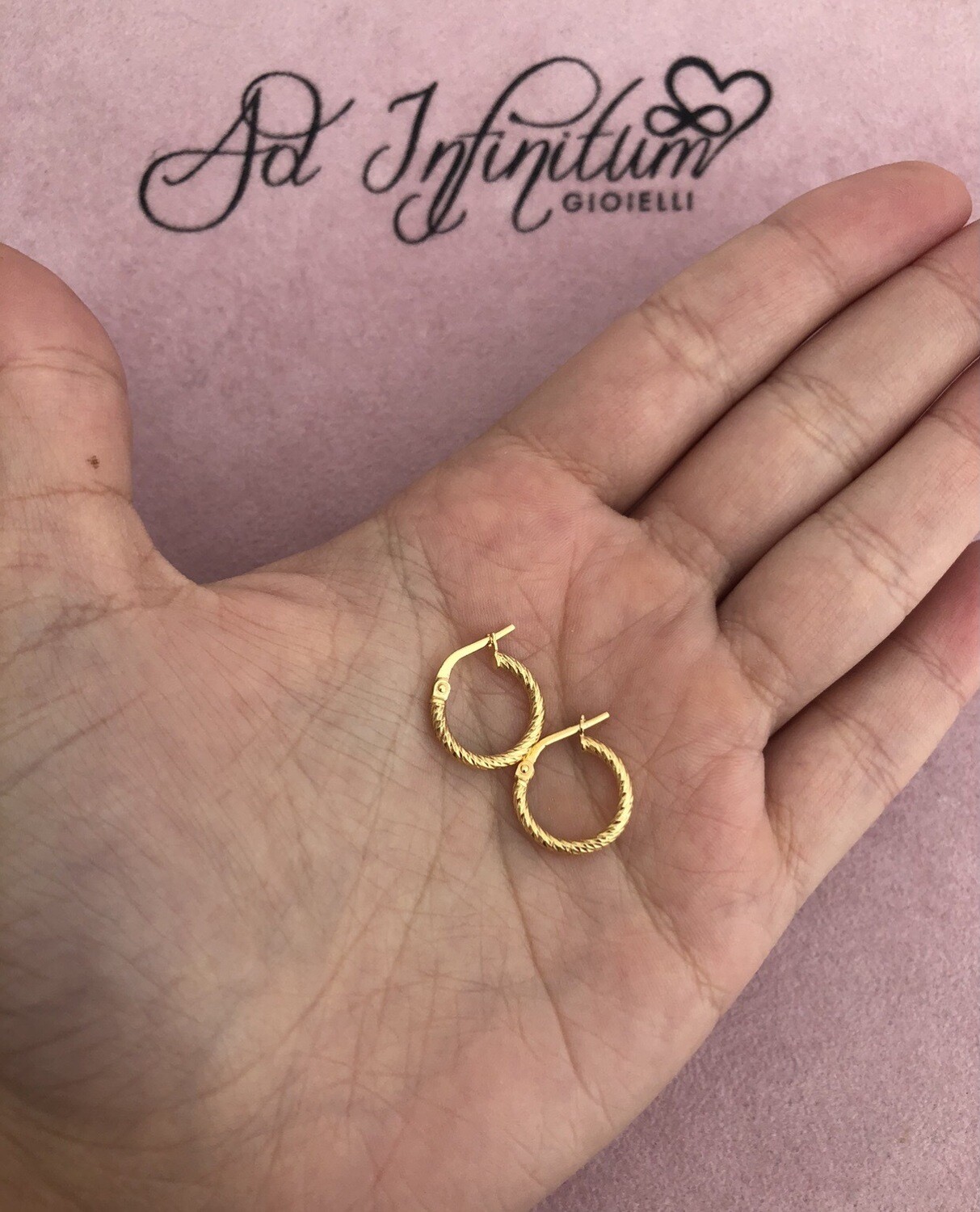 Orecchini Canna Intrecciata Diamantata 1 cm Orecchini Canna Intrecciata Diamantata 1 cm