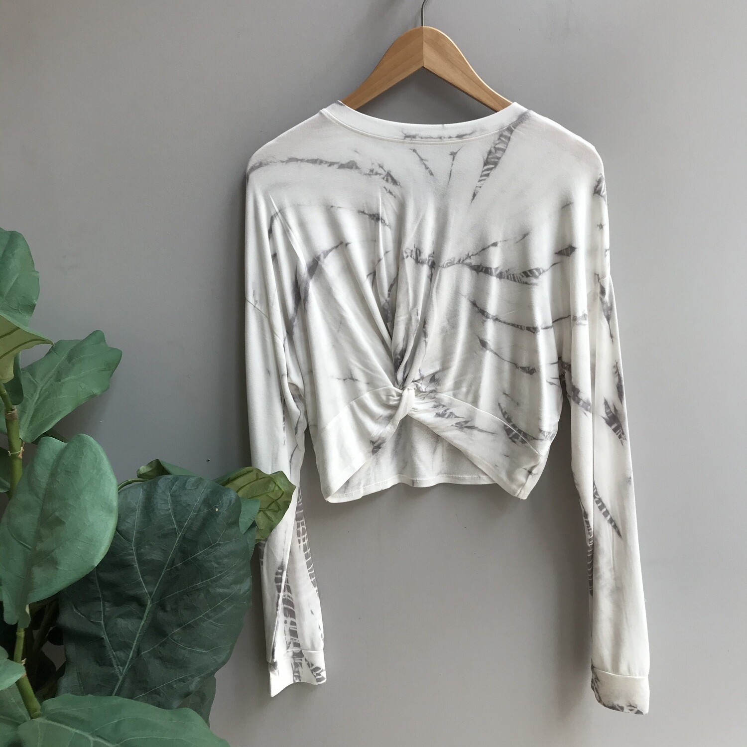 Marble Tie-Dye Twisted Front Cropped Pullover