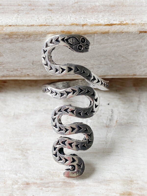 Anillo serpiente latón plateado