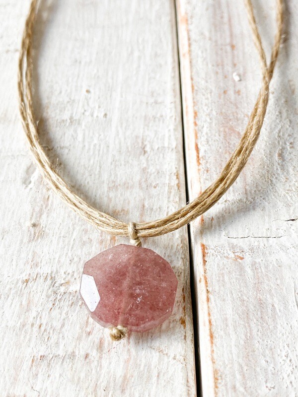Gargantilla piedra cáñamo rosa