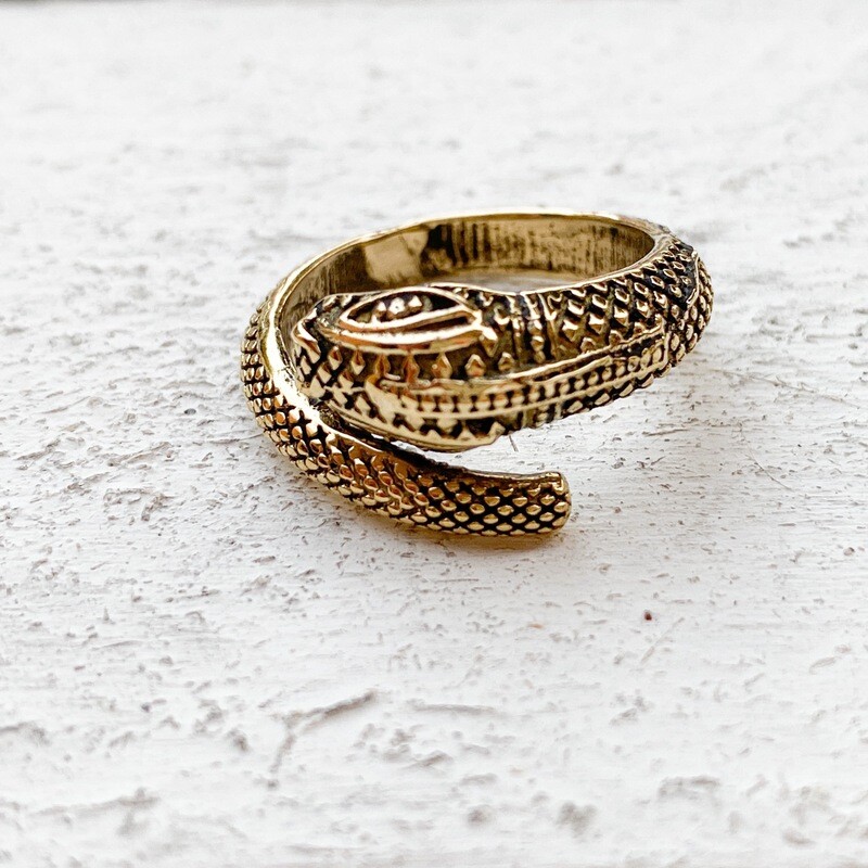 Anillo serpiente latón dorado