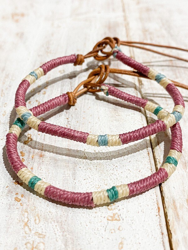 Pulsera cuero berenjena