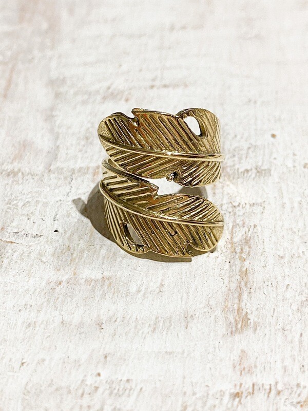Anillo pluma dorado latón