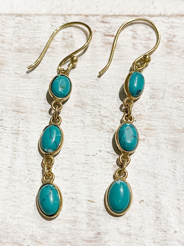 Pendientes 3 piedras turquesa latón dorado 