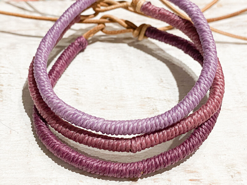 Pulsera cuero mujer morados lisa