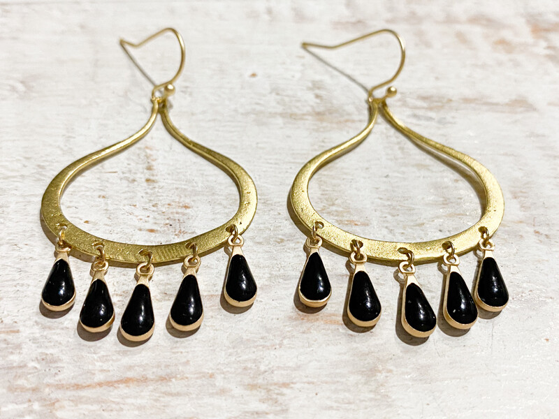 Pendientes lágrimas negras dorados