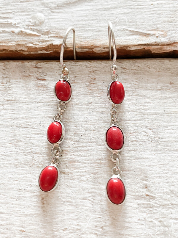 Pendientes latón tres piedras rojas plateado