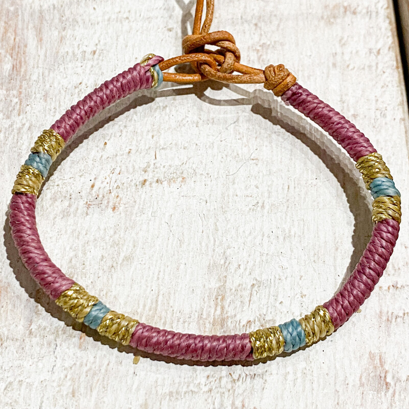 Pulsera cuero dorado berenjena