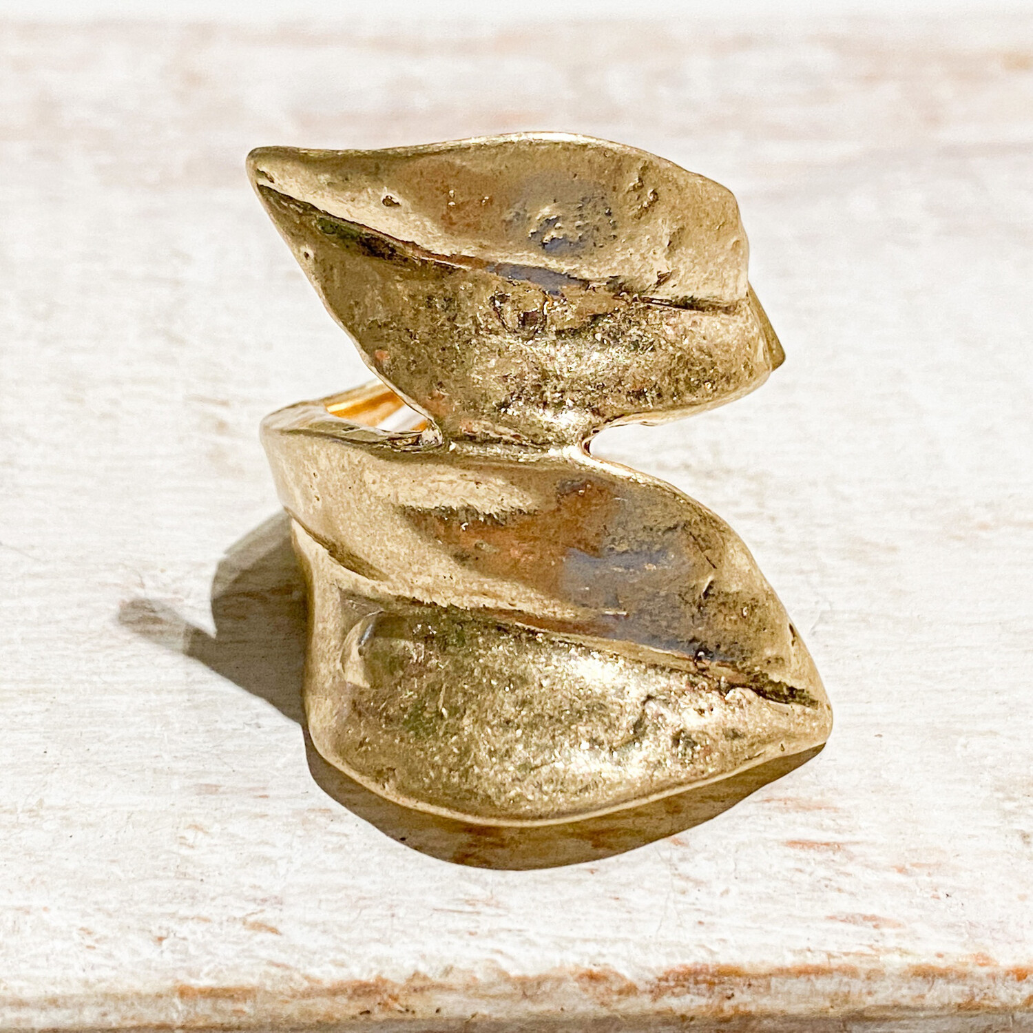 Anillo hoja metal dorado