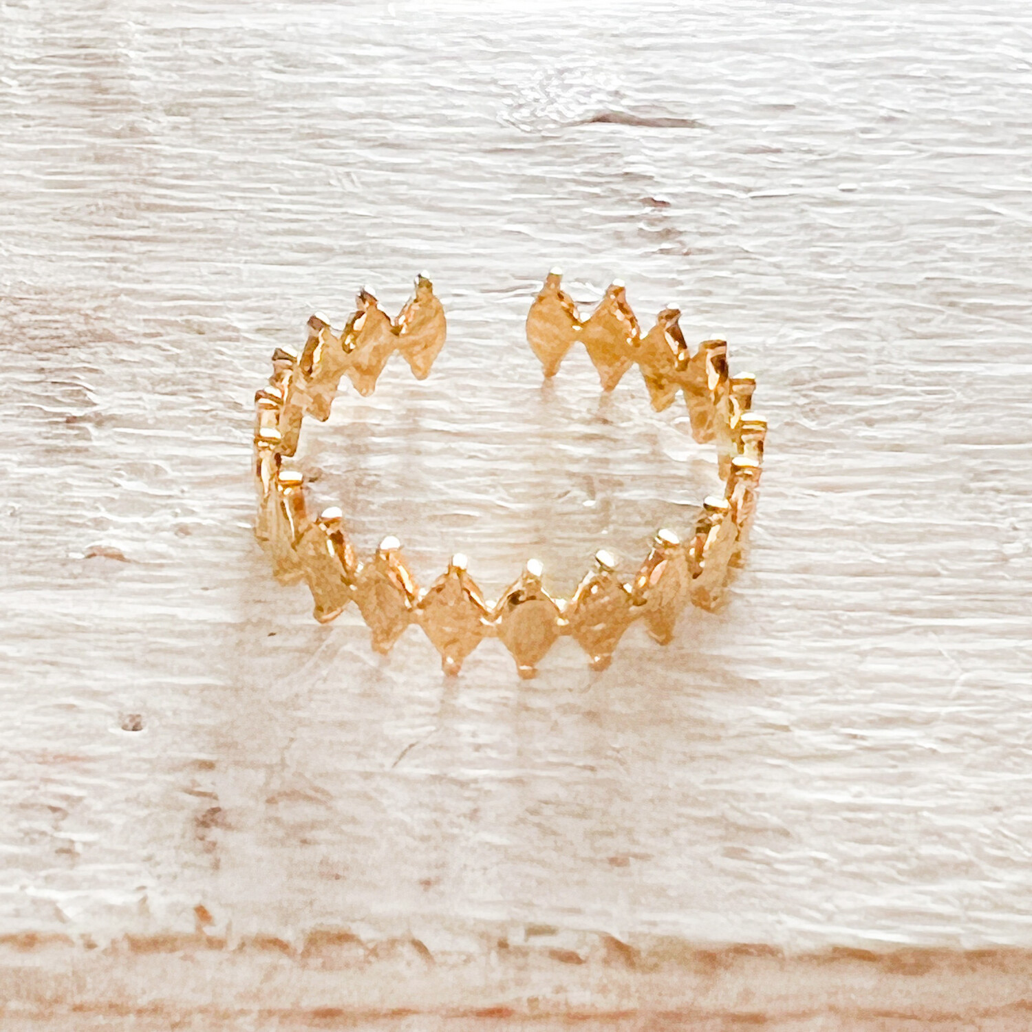 Anillo acero dorado fino rombos
