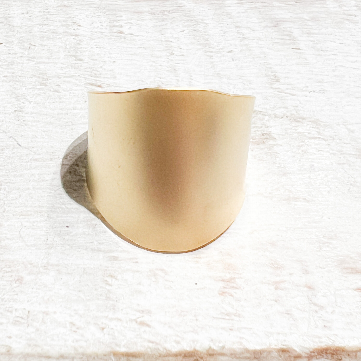 Anillo ancho zamak dorado mate