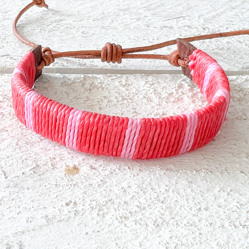 Pulsera ancha cuero roja/ rosa