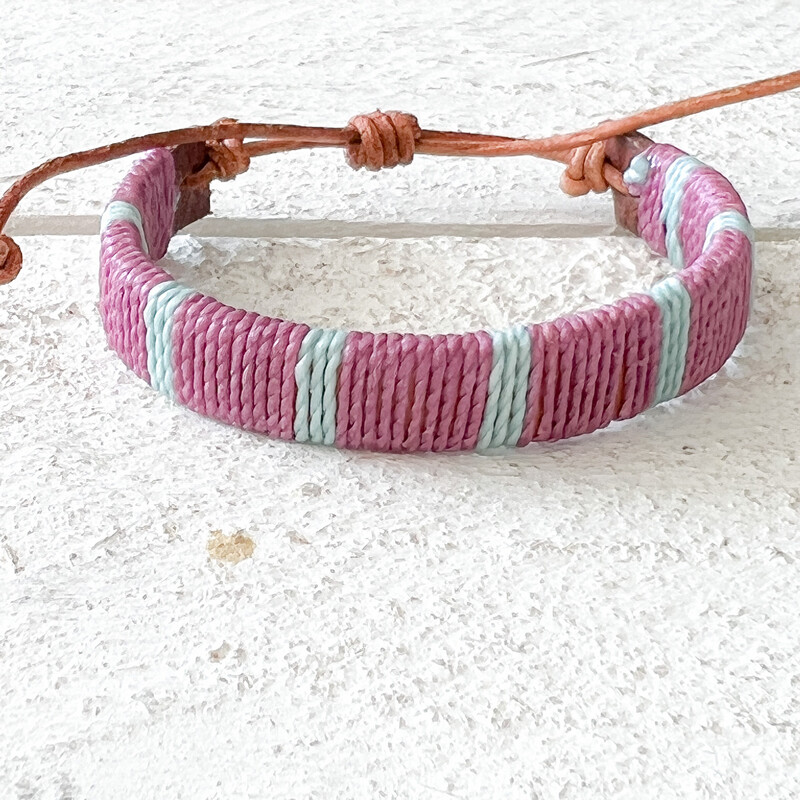 Pulsera ancha cuero morado/azul