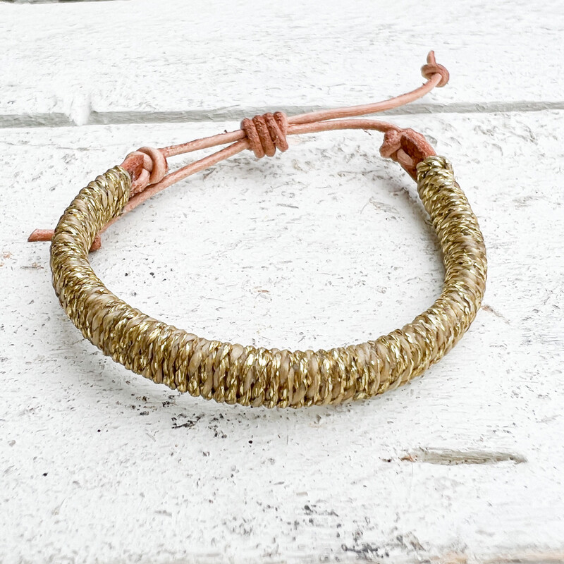 Pulsera cuero dorada