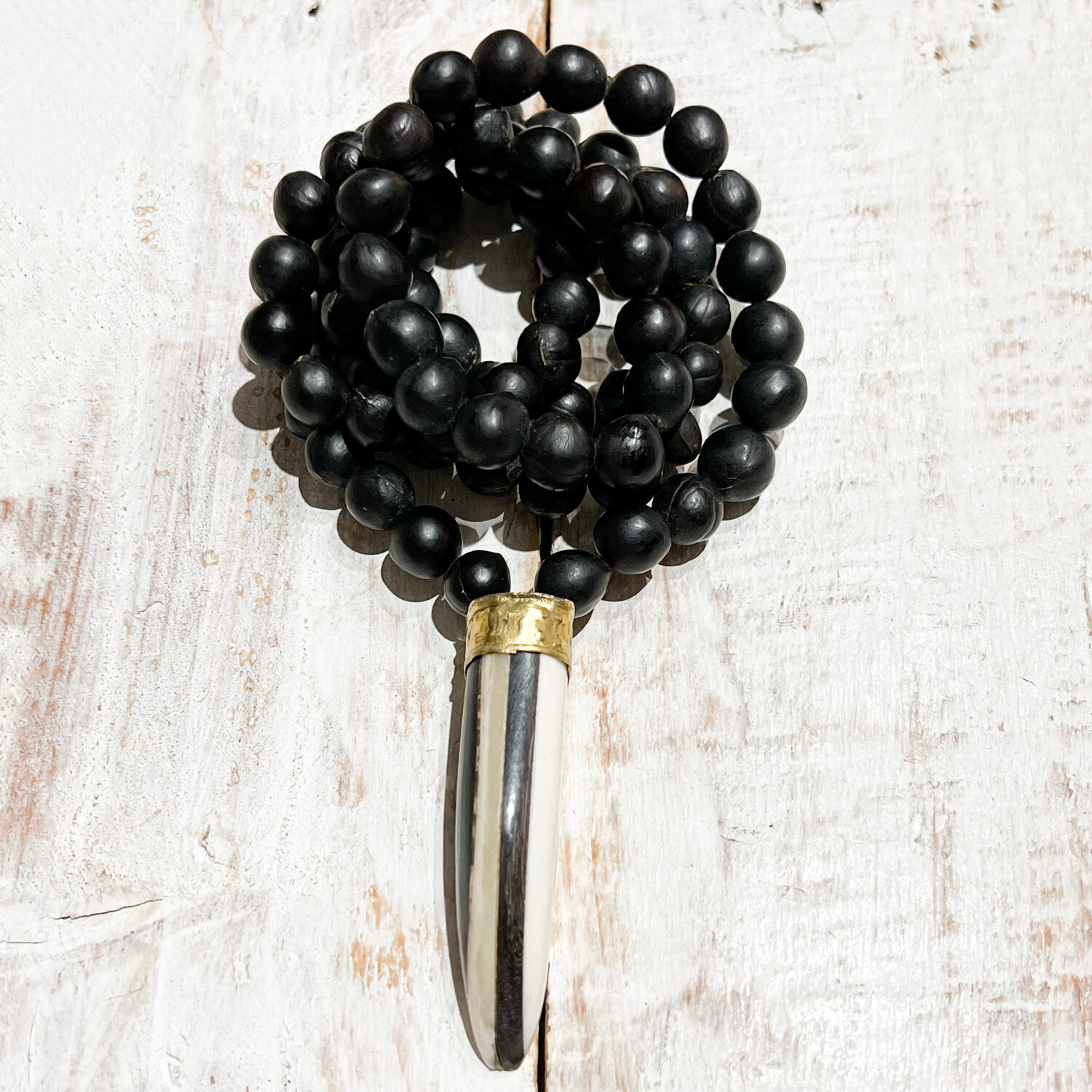 Collar pieza franjas semillas negro