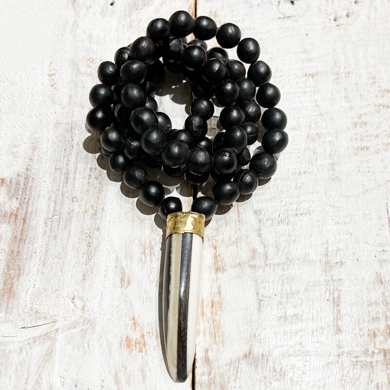 Collar pieza franjas semillas negro