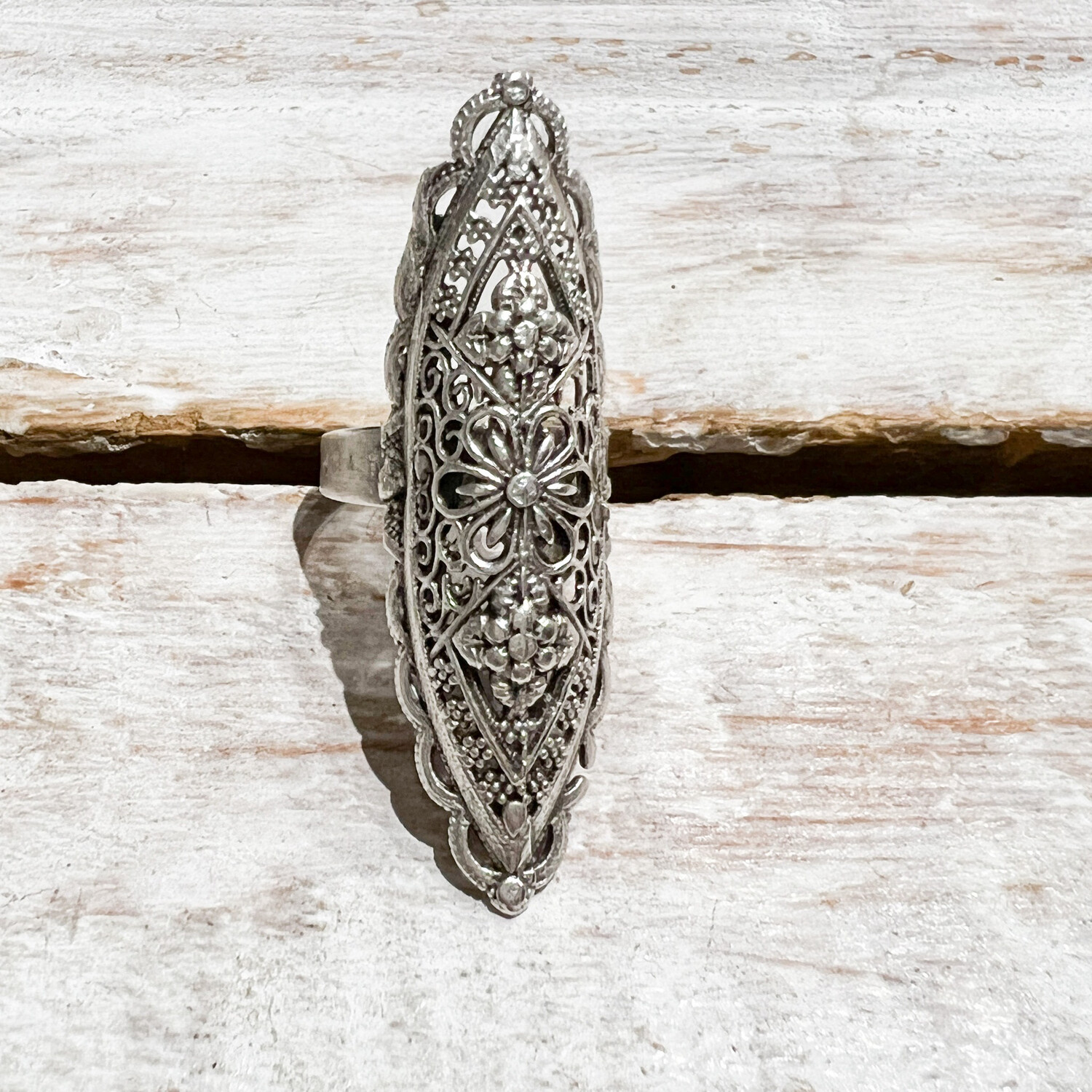 Anillo zamak plateado alargado boho