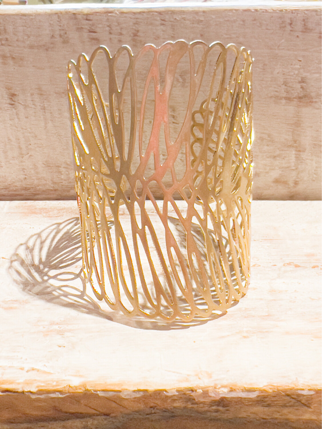 Brazalete calado metal dorado