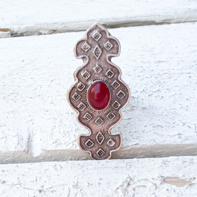 Anillo zamak plateado tribal piedra roja