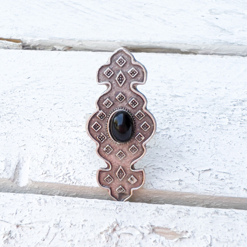 Anillo zamak plateado tribal piedra negra
