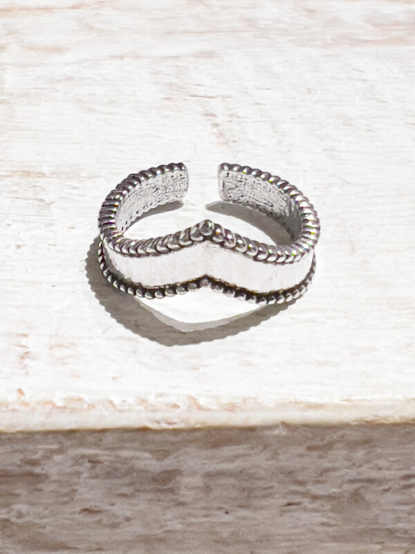Anillo latón plateado pico