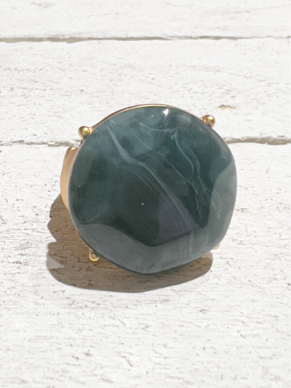 Anillo metal dorado resina verde elástico