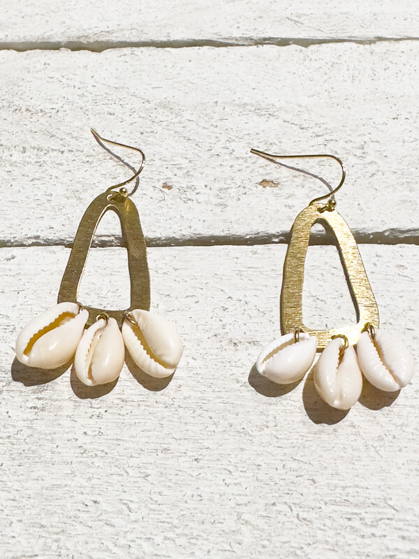 Pendientes triángulos dorados mar