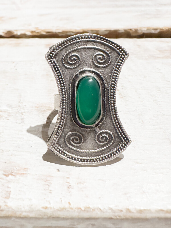 Anillo zamak plateado piedra verde