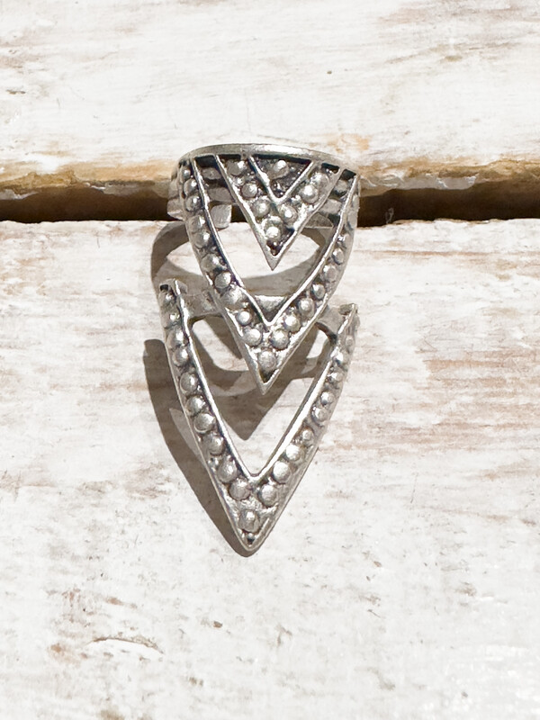 Anillo zamak plateado doble flecha