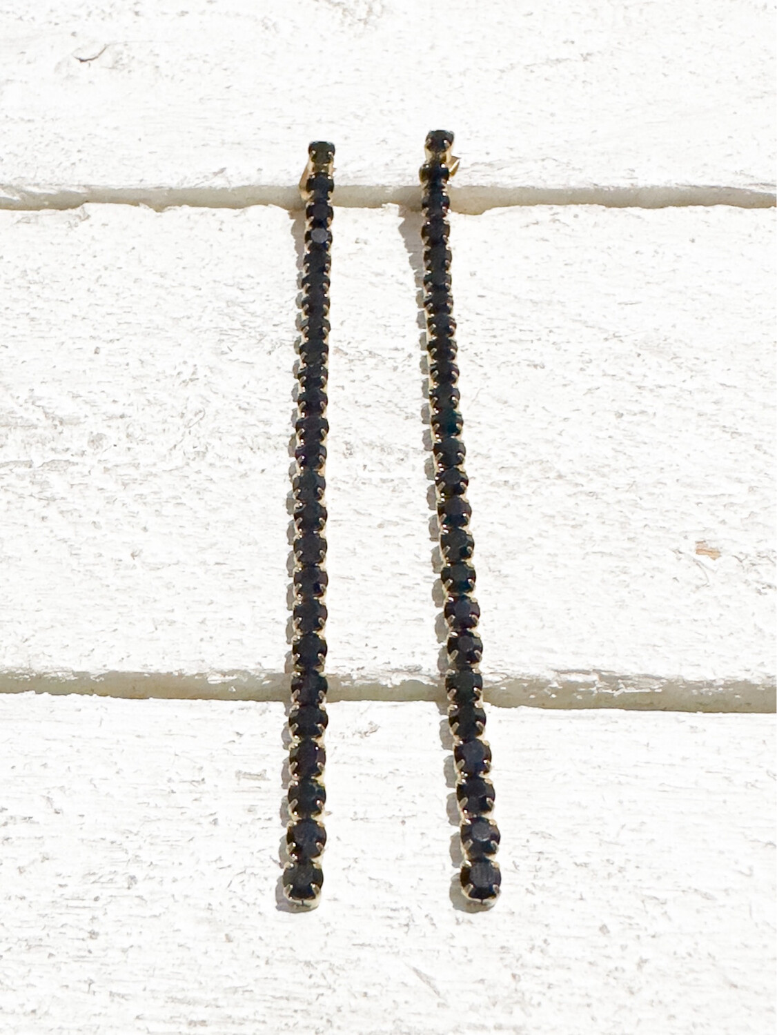 Pendientes tira strass negro acero dorado