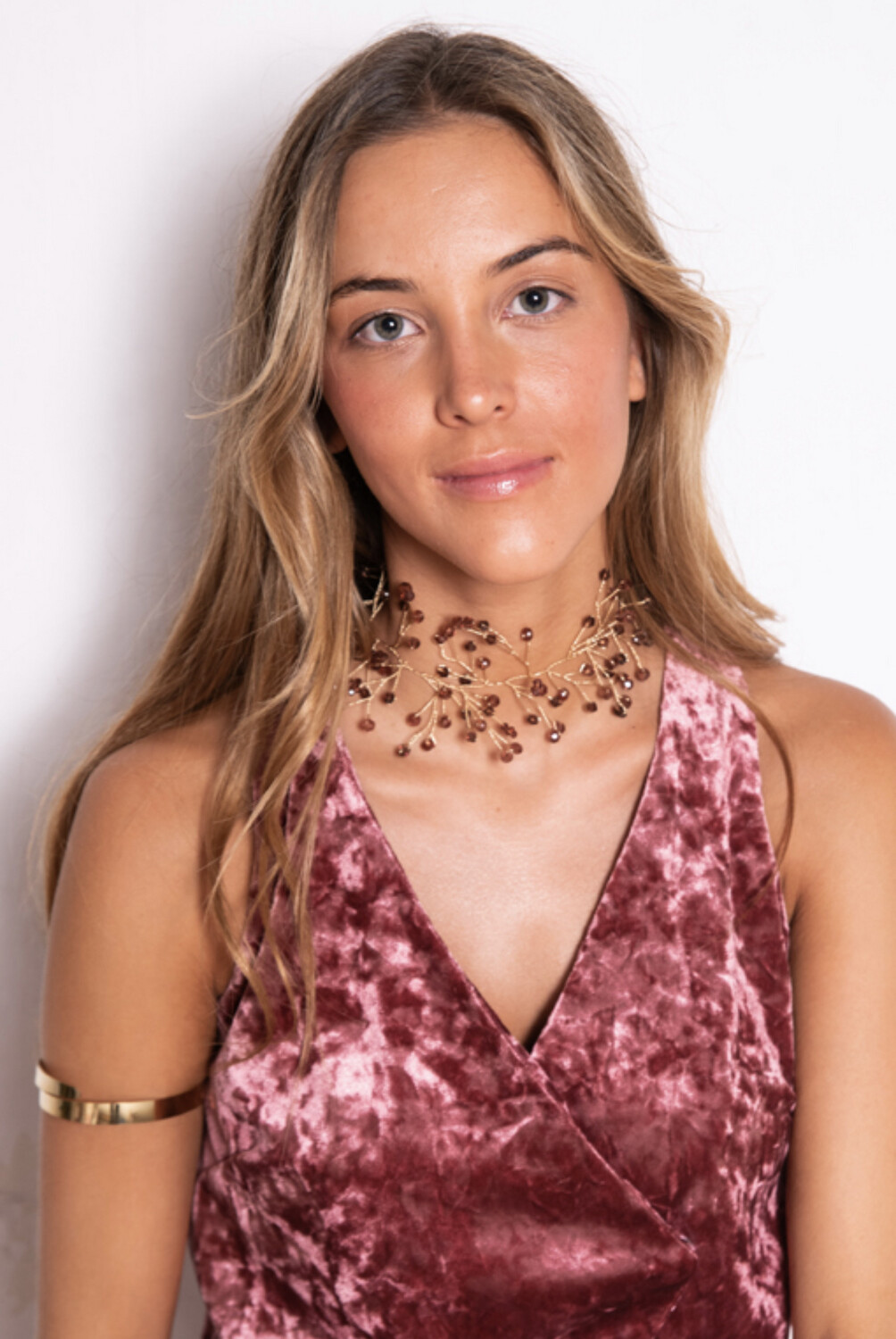 Gargantilla choker alambre acero dorado vino