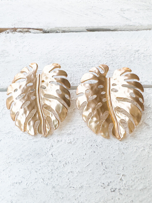Pendientes hoja grande metal mate dorado