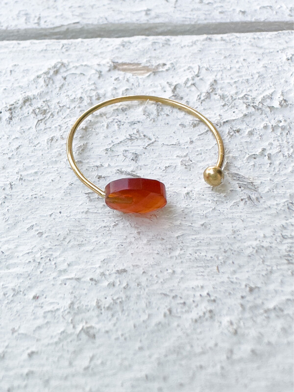 Anillo abierto acero dorado piedra Ámbar